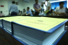 Hồ sơ mời thầu yêu cầu cán bộ kỹ thuật thi công phải có chứng chỉ hành nghề giám sát thi công công trình giao thông/hạ tầng kỹ thuật hạng III trở lên. Ảnh minh họa: Nhã Chi