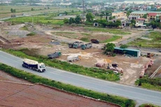Để bảo đảm kế hoạch giải ngân, UBND tỉnh Hà Nam chỉ đạo các ngành, địa phương cần tập trung làm tốt công tác giải phóng mặt bằng, tháo gỡ kịp thời khó khăn của từng dự án. Ảnh: Việt Linh