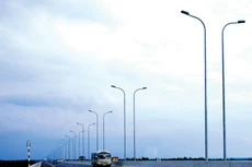 Gói thầu mua sắm thiết bị và xây lắp thuộc Dự án Quản lý chiếu sáng thông minh (iLCS) và thay thế đèn LED tại tỉnh Long An có giá dự toán 79,1 tỷ đồng. Ảnh minh họa: Nhã Chi