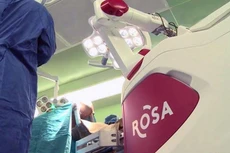 Lãnh đạo một số bệnh viện kiến nghị Chính phủ cần tiếp tục hỗ trợ nguồn lực đầu tư trang thiết bị y tế, xây dựng hạ tầng. Ảnh: T. Sơn