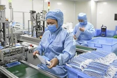 Các Bộ, ngành và địa phương cần chủ động thực hiện thẩm quyền trong pháp luật về đấu thầu để mua sắm sinh phẩm, vật tư, trang thiết bị y tế phòng, chống dịch. Ảnh: Internet 