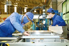 Thủ tục gia nhập thị trường đơn giản, thuận lợi sẽ giúp doanh nghiệp hứng khởi kinh doanh sau dịch Covid-19. Ảnh: Lê Tiên