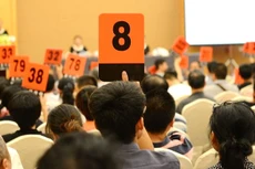 Tại nhiều cuộc bán đấu giá, việc lựa chọn tổ chức đấu giá tài sản phụ thuộc chủ yếu vào mức chào phí thù lao. Ảnh: Oanh Võ