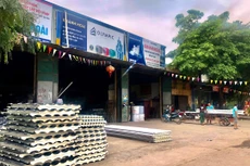 Khu vực công nghiệp - xây dựng và dịch vụ chịu tác động mạnh nhất của dịch Covid-19. Ảnh: Huế Nguyễn