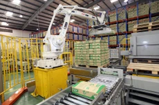 Các doanh nghiệp nhỏ Việt Nam sẽ được hỗ trợ để tiếp cận công nghệ nhằm tăng cường năng lực cạnh tranh, kỹ năng quản lý doanh nghiệp và nguồn vốn. Ảnh: Huấn Anh