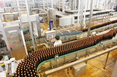 Sản lượng bia toàn quốc trong quý I/2020 giảm 19%, trong khi năm 2019 tăng gần 10%. Ảnh: Tường Lâm
