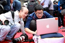 Đằm mình vào cuộc sống, người làm báo như những chiến sĩ xung kích trên mọi lĩnh vực mũi nhọn của đời sống. Ảnh: Lê Tiên