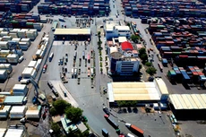 Vấn đề thuận lợi trong thực hiện thủ tục thông quan hàng hóa cho doanh nghiệp phải được đặt lên hàng đầu, là việc làm thường xuyên, liên tục. Ảnh: Song Lê