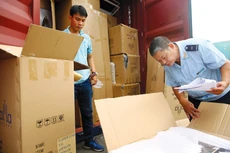 Nhiều đơn vị kiến nghị bổ sung các ngành nghề kiểm định và kiểm nghiệm hàng hóa, đấu giá tài sản… vào các ngành xem xét chuyển đơn vị sự nghiệp công lập thành công ty cổ phần. Ảnh: Giang Đông