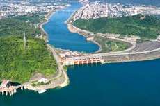 Theo EVNPMB1, nguyên nhân lùi thời điểm khởi công Dự án Nhà máy Thủy điện Hòa Bình mở rộng từ quý II sang quý IV/2020 là do tác động của dịch bệnh Covid-19. Ảnh: Phú An