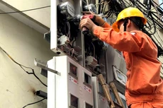 Bộ Công Thương đề xuất giảm giá điện cho nhiều đối tượng khách hàng với tổng số tiền hỗ trợ gần 11.000 tỷ đồng. Ảnh: Nhã Chi