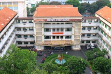 2 gói thầu mua sắm thủy tinh thể nhân tạo phục vụ cho việc sử dụng trong 6 tháng năm 2020 của Bệnh viện Mắt TP.HCM có tổng giá trị hơn 200 tỷ đồng. Ảnh: Song Lê