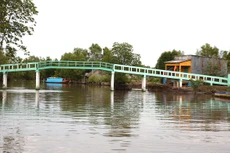 Dự án Cầu dân sinh Lái Hiếu - Đường tỉnh 928B (Hậu Giang) hiện có tổng mức đầu tư là 60,1 tỷ đồng, tăng gần 15 tỷ đồng so với lần đấu thầu trước. Ảnh minh họa: Tiên Giang