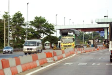 Việc gia tăng điều kiện và các loại giấy phép con đối với ngành nghề kinh doanh vận tải được cho là gây khó khăn cho doanh nghiệp. Ảnh: Nhã Chi