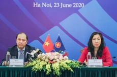 Thứ trưởng Bộ Ngoại giao Nguyễn Quốc Dũng chủ trì họp báo quốc tế thông tin về Hội nghị Cấp cao ASEAN lần thứ 36. Ảnh: St