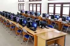 Gói thầu Thiết bị phòng máy vi tính và thiết bị phòng học ngoại ngữ do Sở Giáo dục và Đào tạo Vĩnh Long mời thầu có giá 2,958 tỷ đồng