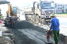 Với vai trò nhà thầu độc lập hoặc thành viên liên danh, Công ty CP Xây dựng Hoàng Phát đang thi công khoảng 7 gói thầu xây lắp, với tổng giá trị ước tính trên 300 tỷ đồng. Ảnh: Lê Tiên