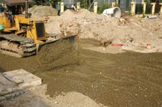 Phần lớn các gói thầu xây lắp mà Công ty TNHH Xây dựng Đông Nam trúng thầu đều có sự góp mặt của những đối thủ “quen”. Ảnh minh họa