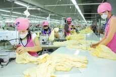 Phần lớn doanh nghiệp dệt may trong nước đều sụt giảm doanh thu và lợi nhuận, thậm chí báo lỗ trong quý I/2020. Ảnh: Huấn Anh