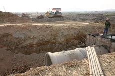 Dự án thành phần 2 thuộc Dự án Đầu tư xây dựng hạ tầng Khu công nghiệp Tân Kiều, huyện Tháp Mười, tỉnh Đồng Tháp có tổng mức đầu tư là 1.266 tỷ đồng. Ảnh: Tiên Giang