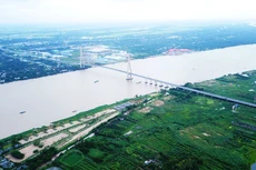 Gói thầu CT3-PW-1.2 Thi công kè sông Cần Thơ từ Km 1+600 đến Km 3+000 và đường sau kè trị giá hơn 307 tỷ đồng. Ảnh: Nhã Chi