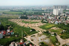 Tháo gỡ các vướng mắc pháp lý, đặc biệt là về đất đai là một trong những “đòn bẩy” quan trọng để đẩy nhanh tiến độ cổ phần hóa doanh nghiệp nhà nước. Ảnh: Nhã Chi