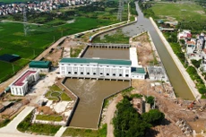 Dự án trạm bơm tiêu Yên Nghĩa có tổng mức đầu tư 3.916,490 tỷ đồng, trong đó có 9 gói thầu xây dựng phần kênh chính có số hiệu từ 16C - 16K. Ảnh: Tuấn Quân