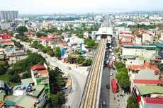 Sau nhiều lần “lỡ hẹn”, người dân vẫn phải tiếp tục mòn mỏi chờ vận hành Dự án Đường sắt đô thị Hà Nội, tuyến Cát Linh - Hà Đông. Ảnh: Lê Tiên