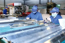 Hiện nhiều doanh nghiệp thiếu nguyên liệu sản xuất do ảnh hưởng của dịch Covid-19. Ảnh: Lê Tiên