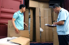 Đến tháng 12/2019 vẫn còn khoảng 70.000 mặt hàng phải chịu sự quản lý, kiểm tra chuyên ngành. Ảnh: Tiên Giang