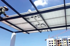 Đấu thầu phát triển các dự án điện mặt trời là hình thức lựa chọn nhà đầu tư công khai, minh bạch, tạo điều kiện cho mọi thành phần kinh tế tham gia dự án. Ảnh: Trung Thành