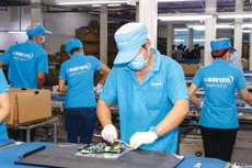 Theo Tổng cục Quản lý thị trường, mặt hàng ti vi xuất khẩu mang nhãn hiệu Asanzo chỉ thực hiện lắp ráp đơn giản, không đáp ứng tiêu chí xuất xứ Việt Nam. Ảnh: Hoàng Linh