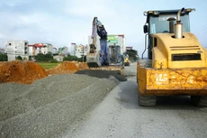 Việc phân bổ chi tiết vốn đầu tư công cần ưu tiên các dự án phát triển hạ tầng trọng điểm. Ảnh: Lê Tiên