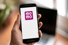 Tiền điện tử được biểu hiện với các hình thái như thẻ trả trước, ví điện tử, tiền di động. Ảnh: NC st