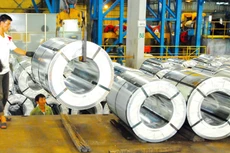 10 tháng năm 2019, thị trường Mỹ chỉ chiếm khoảng 6,5% tổng lượng xuất khẩu thép thành phẩm của Việt Nam, giảm sút so với cùng kỳ năm 2018. Ảnh: Lê Tiên