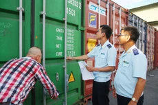 Hiện có tới 50% loại hàng hóa thuộc diện phải kiểm tra chuyên ngành nhưng chưa có tiêu chuẩn, quy chuẩn. Ảnh: Lê Tiên