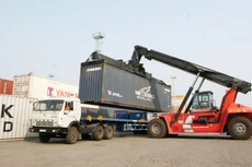 11 tháng đầu năm 2019 xuất khẩu của nước ta đạt 241,7 tỷ USD, tăng 7,9% so với cùng kỳ năm 2018. Ảnh: Tường Lâm