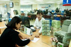 Một trong những trở ngại đối với quá trình tái cơ cấu hệ thống ngân hàng là nâng cao năng lực tài chính thông qua tăng vốn điều lệ của các ngân hàng thương mại nhà nước. Ảnh: Lê Tiên