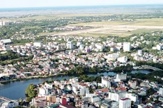 Các nhà đầu tư vượt qua vòng sơ tuyển sẽ phải tham gia đấu thầu để lựa chọn nhà đầu tư thực hiện Dự án Chỉnh trang khu dân cư tại Thừa Thiên Huế. Ảnh: Nhã Chi