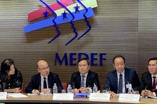 Thứ trưởng Bộ KH&ĐT Vũ Đại Thắng (giữa) và Phó Chủ tịch Hội đồng Doanh nghiệp Pháp - Việt, bà Céline Charpiot-Zapolsky, chủ trì Tọa đàm Doanh nghiệp Việt - Pháp tại Paris, Pháp