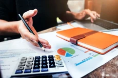 VCCI cho rằng, quy định khắt khe về điều kiện kinh doanh sẽ khiến nhiều DN buộc phải rút lui, ảnh hưởng đến tính cạnh tranh trong lĩnh vực thẩm định giá. Ảnh: Nhã Chi