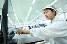 Theo Bộ trưởng Bộ Kế hoạch và Đầu tư Nguyễn Chí Dũng, 2 vấn đề then chốt tạo lực đẩy cho Việt Nam phát triển trong 10 năm tới là khoa học công nghệ và con người. Ảnh: Lê Tiên