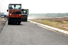 Gói thầu Xây dựng công trình thuộc Dự án Sửa chữa cục bộ, thảm bê tông nhựa Km10 ÷ Km26, Quốc lộ 30, tỉnh Đồng Tháp, sử dụng Quỹ Bảo trì đường bộ trung ương. Ảnh minh họa: Thanh Hiến