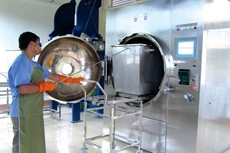 Gói thầu Xây lắp + thiết bị thuộc Dự án Đầu tư thí điểm áp dụng công nghệ mới trong việc xử lý chất thải y tế có giá gói thầu hơn 18,2 tỷ đồng. Ảnh minh họa