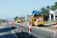 Từ đầu năm 2019 đến nay, Công ty 236 được công bố trúng 11 gói thầu thuộc các dự án sửa chữa hư hỏng nền, mặt đường các công trình giao thông. Ảnh: Tường Lâm