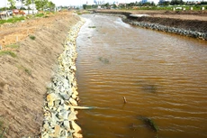 Gần 10 năm qua, TP.HCM đã “rót” gần 2.000 tỷ đồng đầu tư hệ thống thủy lợi phục vụ sản xuất gắn với mục tiêu xây dựng nông thôn mới. Ảnh: Nhã Chi