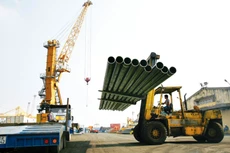 Thép là một trong những mặt hàng tiềm ẩn nguy cơ gian lận xuất xứ. Ảnh: Gia Khoa