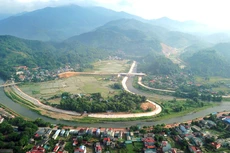 Chương trình mục tiêu phát triển kinh tế - xã hội các vùng giai đoạn 2016 - 2020 sẽ thực hiện khoảng 1.476 dự án kết cấu hạ tầng. Ảnh: Lê Tiên