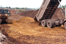 Tổng công ty Đầu tư phát triển nhà và đô thị Nam Hà Nội từng trúng sát giá nhiều gói thầu tại huyện Duy Tiên, tỉnh Hà Nam. Ảnh: Nhã Chi