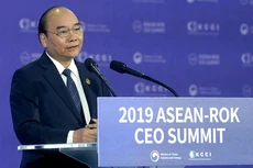 Thủ tướng Nguyễn Xuân Phúc phát biểu tại phiên bế mạc Hội nghị thượng đỉnh CEO ASEAN - Hàn Quốc. Ảnh: Quang Hiếu